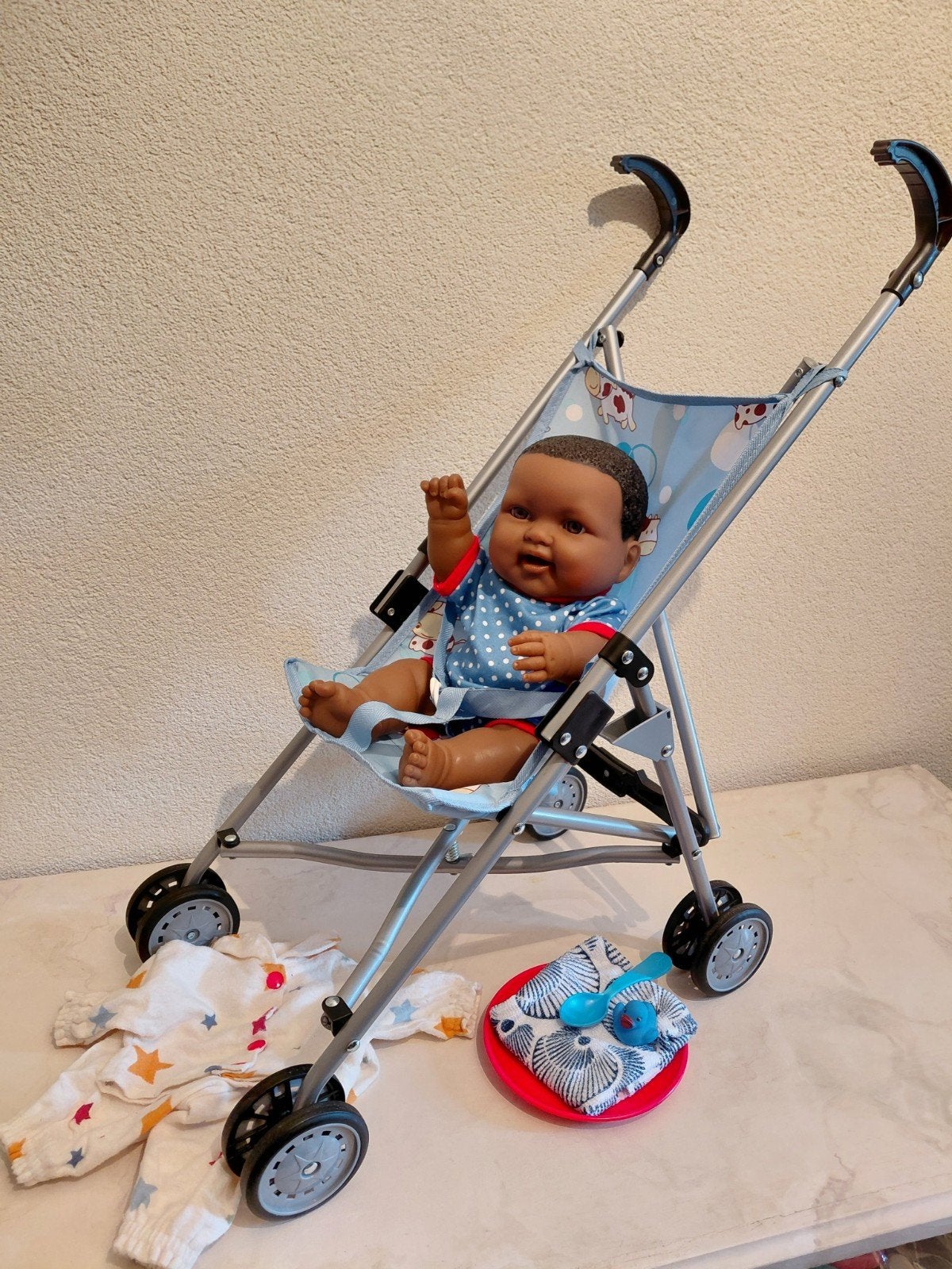 Mooie Getinte Jongens Babypop 💙 + Buggy + Spulletjes., Ophalen of Verzenden, Zo goed als nieuw, Babypop
