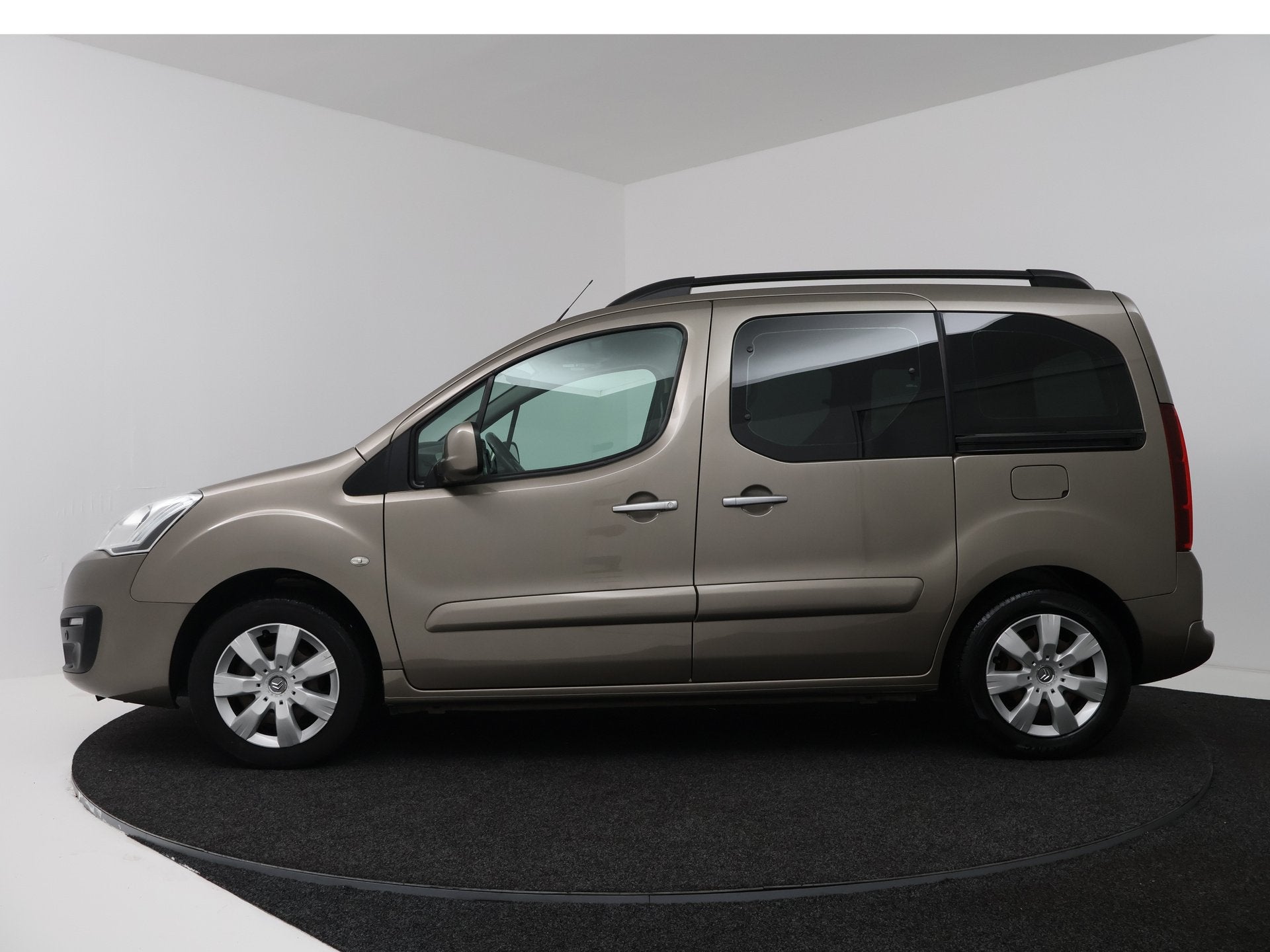 Citroën Berlingo 1.6 VTi Feel | Trekhaak | Achteruitrijcame, Auto's, Voorwielaandrijving, 12 maanden, Stof, Gebruikt