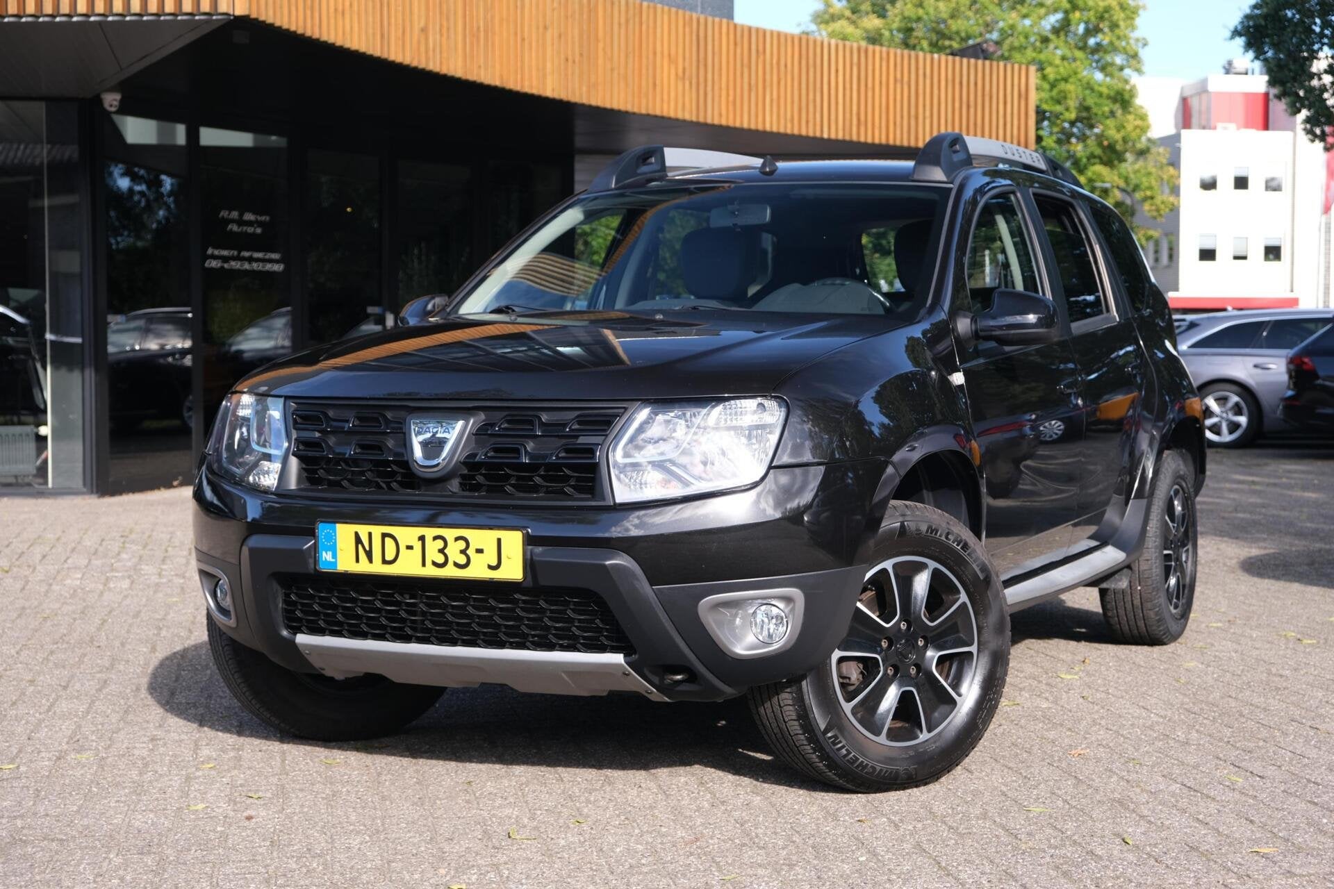 Dacia Duster 1.2 TCe 4x2 Blackshadow|Rijklaar!|Camera|Trekha, Auto's, Voorwielaandrijving, Dealer onderhouden, 125 pk, Gebruikt