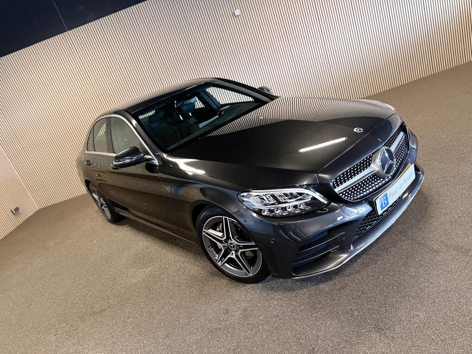 Mercedes-Benz C-Klasse 180 AMG STYLING-CAMERA-DIGI DASH-APPL, Auto's, Origineel Nederlands, 710 kg, 16 km/l, Leder en Alcantara