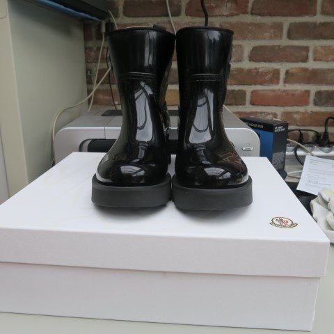 Moncler nieuw regenlaarsjes zwart logo mt 41, Kleding | Dames, Schoenen, Zwart, Moncler, Nieuw, Ophalen of Verzenden