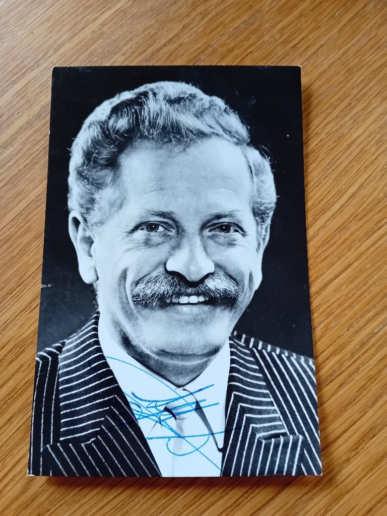 Sjakie Schram gesigneerde kaart, Ophalen of Verzenden, Zo goed als nieuw, Foto of Kaart