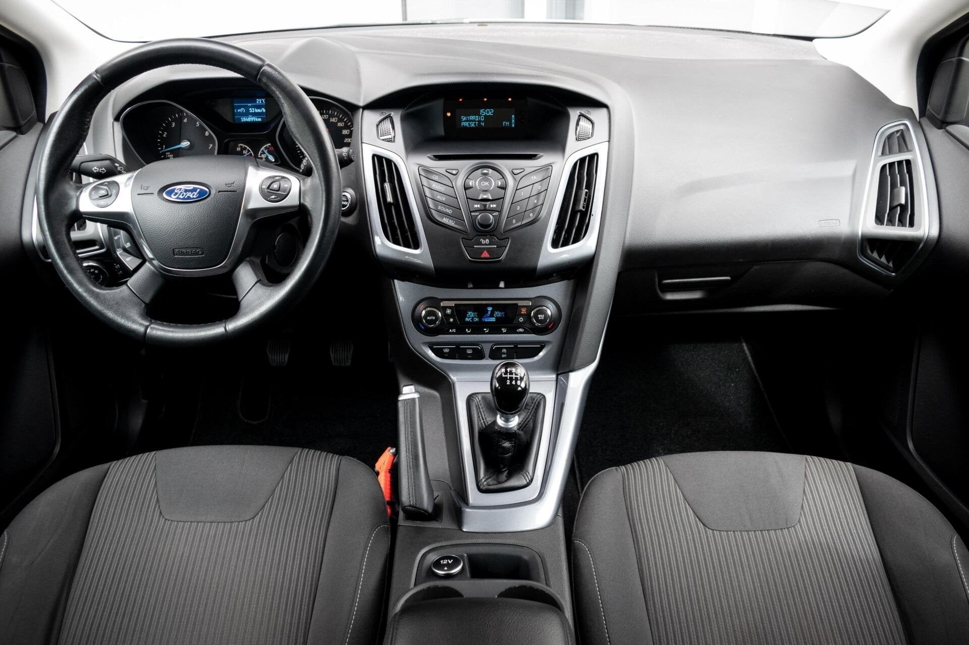 Foto 3 van Ford Focus 1.0 EcoBoost Titanium|TREKHAAK|KEYLESS|CLIMATE|CR