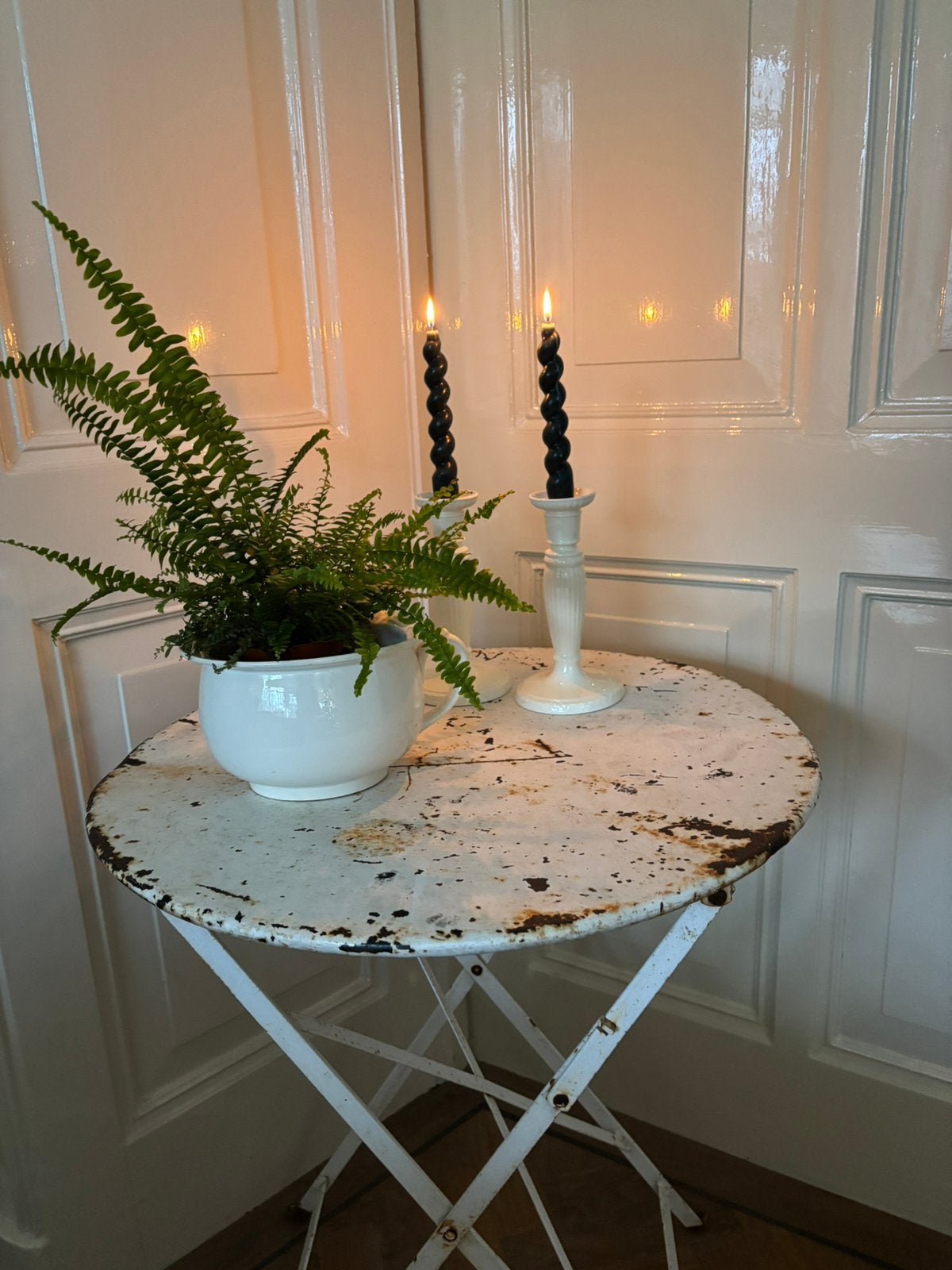 Brocante franse witte sleetse bistro tafel, Antiek en Kunst, Ophalen