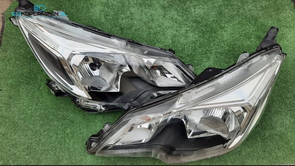 Mitsubishi Space Star koplamp links rechts, Gebruikt, -, -, Ophalen of Verzenden