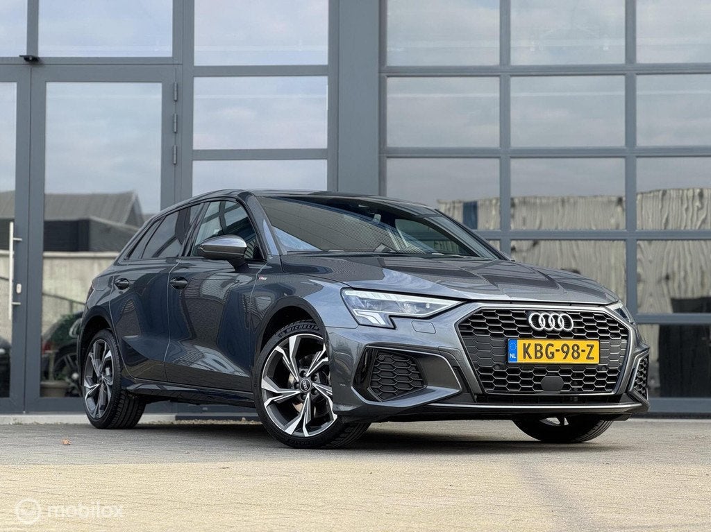 Audi A3 Sportback 40 TFSI e S LINE / PANO / GARANTIE, 1525 kg, Gebruikt, Euro 6, 4 cilinders