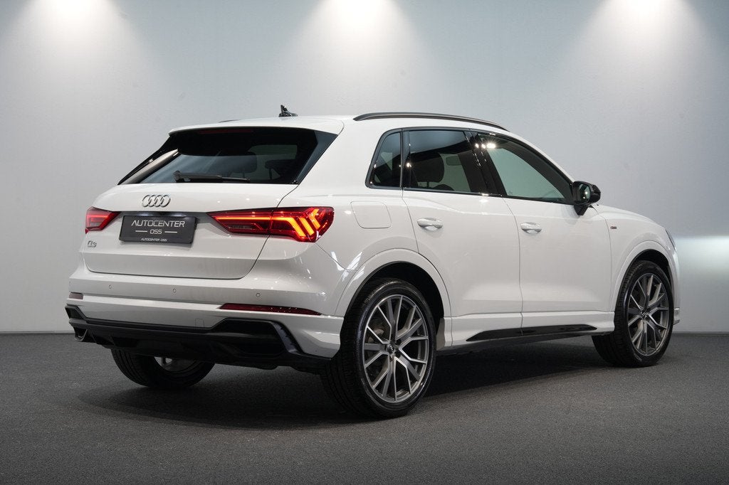 Audi Q3 35 TFSI S LINE  TREKHAAK  ADAP.CRUISE  DIG., 12 maanden, Zwart, 4 cilinders, Wit