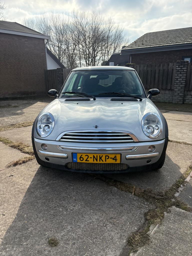 Mini 1.6 16V Cooper 2002 Grijs, Auto's, Mini, Voorwielaandrijving, 15 km/l, 4 cilinders, 4 stoelen