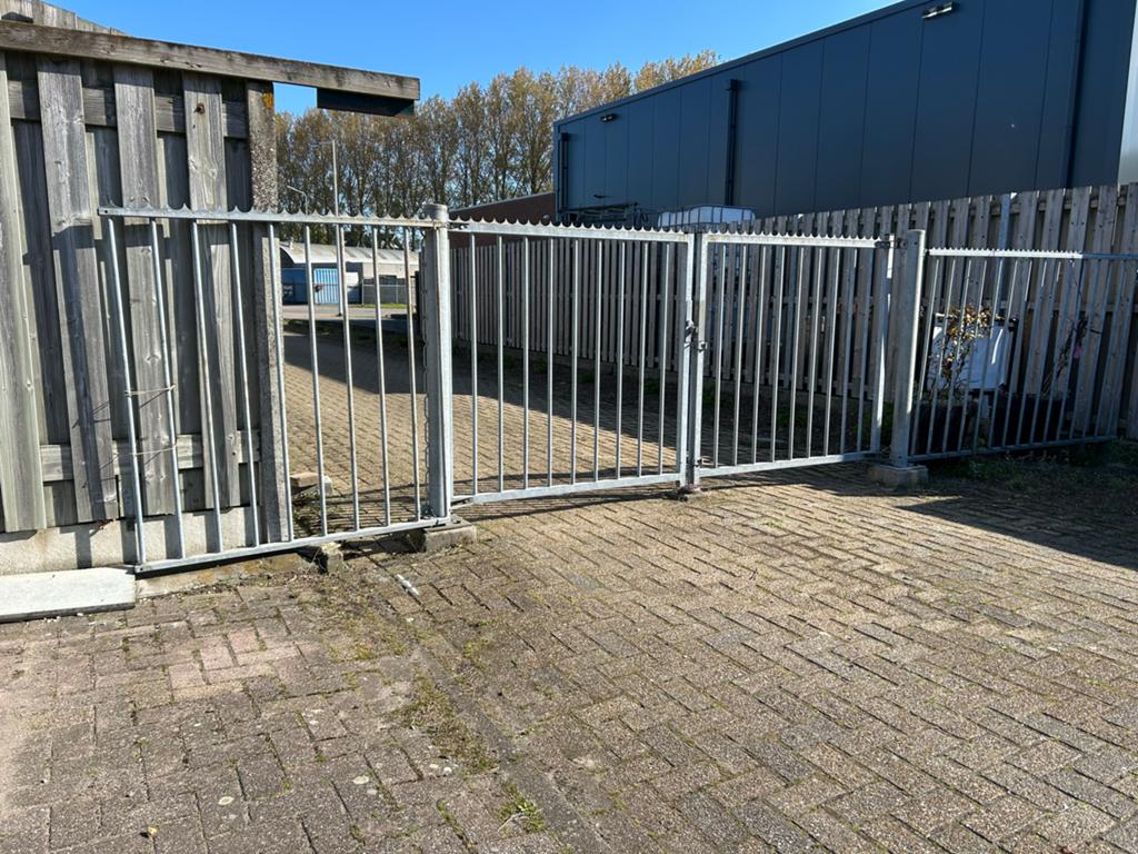 Robuust Spijlenhekwerk met Poort - 3.20m Doorrijbreedte, Ophalen, Met poort, Gebruikt, Spijlenhekwerk