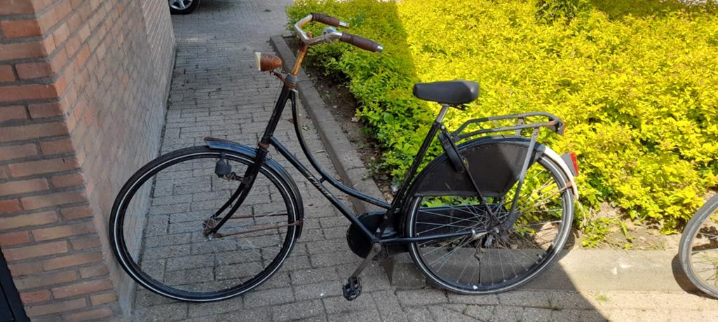 Oude oma fiets voor naar de kroeg of naar station, Fietsen en Brommers, 50 tot 53 cm, Ophalen of Verzenden, Gebruikt, Terugtraprem