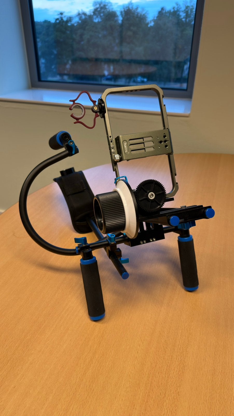 Camera Shoulder Rig / Schouderstatief met Follow Focus, Ophalen, Zo goed als nieuw