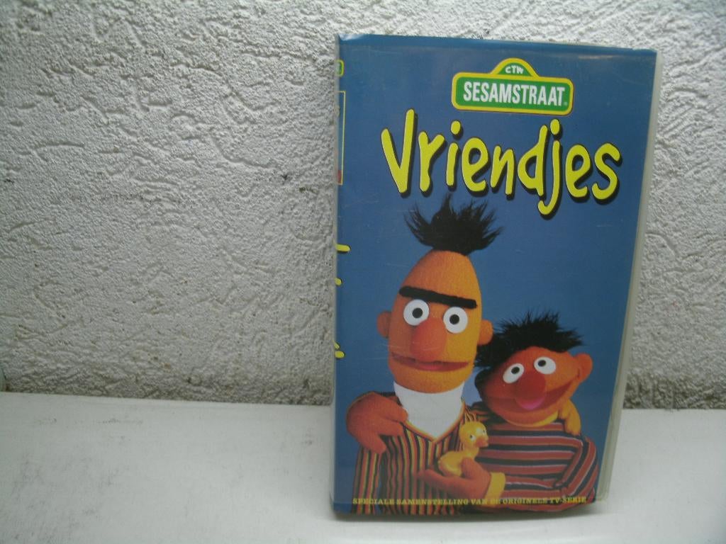vhs 110a sesamstraat vrienden, Cd's en Dvd's, VHS | Kinderen en Jeugd, Alle leeftijden, Ophalen of Verzenden, Gebruikt, Overige typen