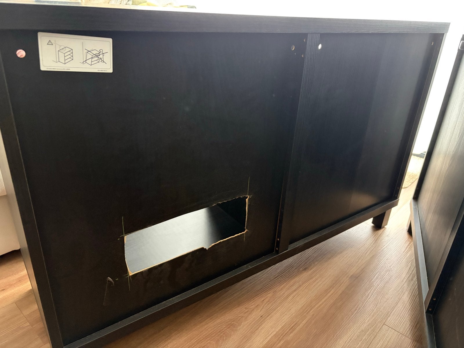 Foto 9 van 2x Ikea Besta dressoir met grijze deurtjes - 120x65x40 cm