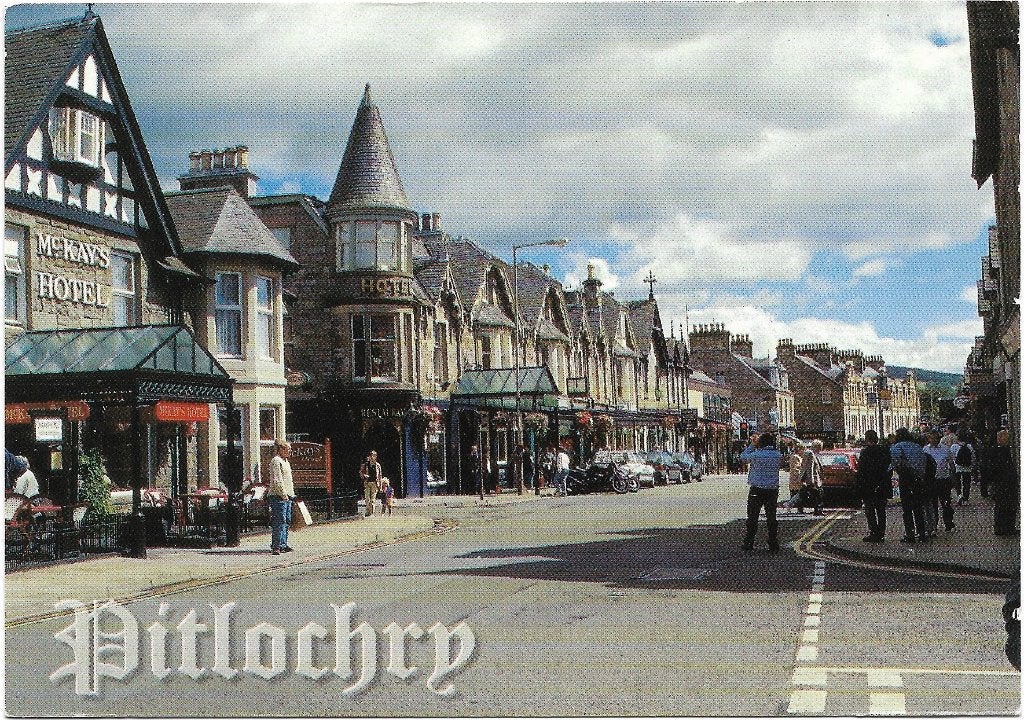 Ansichtkaart  	Pitlochry (Schotland)	Winkelstraat, Verzamelen, Verzenden, 1980 tot heden, Gelopen, Engeland