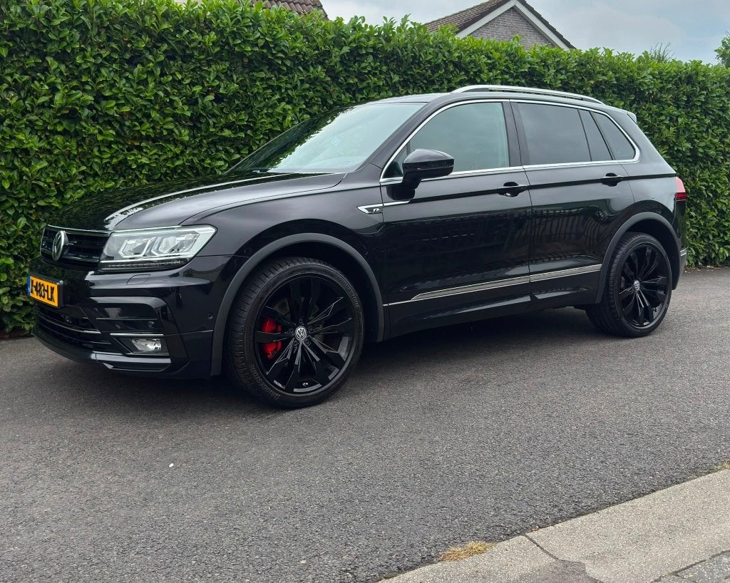 Volkswagen Tiguan 2.0 TSI 220 pk 4Motion DSG 3x R-Line, Auto's, 4 cilinders, 1984 cc, 2500 kg, Zwart