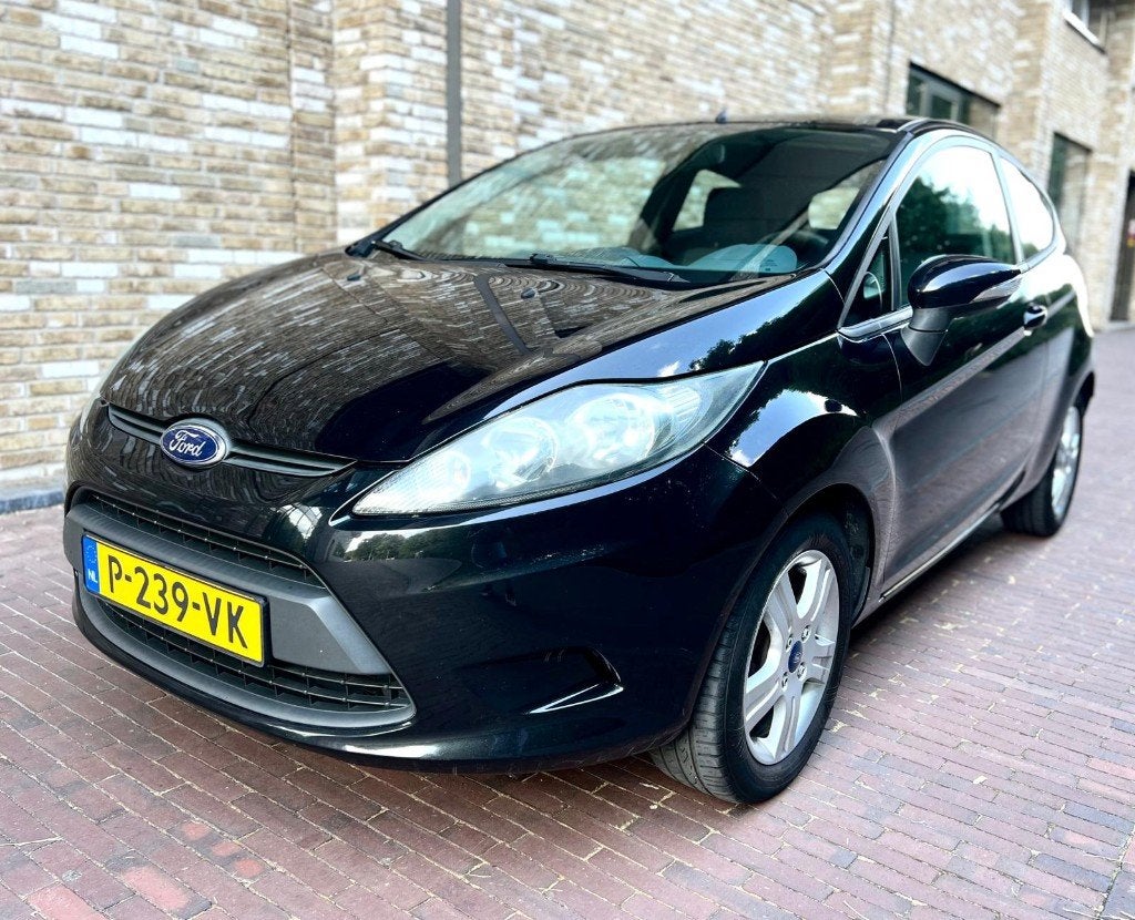 Ford Fiësta 1.25 60KW 3DR 2010 Zwart Metalic Nieuw/AC/NW APK, Voorwielaandrijving, Euro 5, 600 kg, Zwart