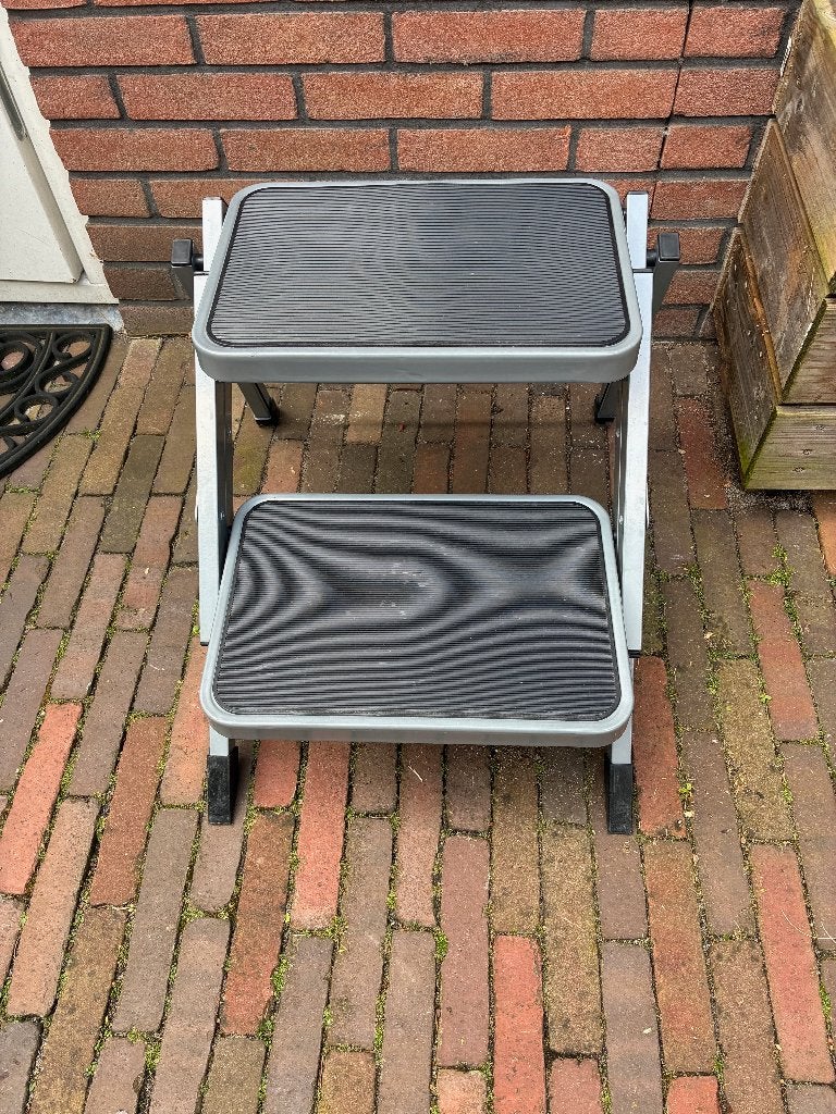 opstapje, stevig, met dubbele trede, antislip/ inklapbaar, Caravans en Kamperen, Ophalen, Zo goed als nieuw