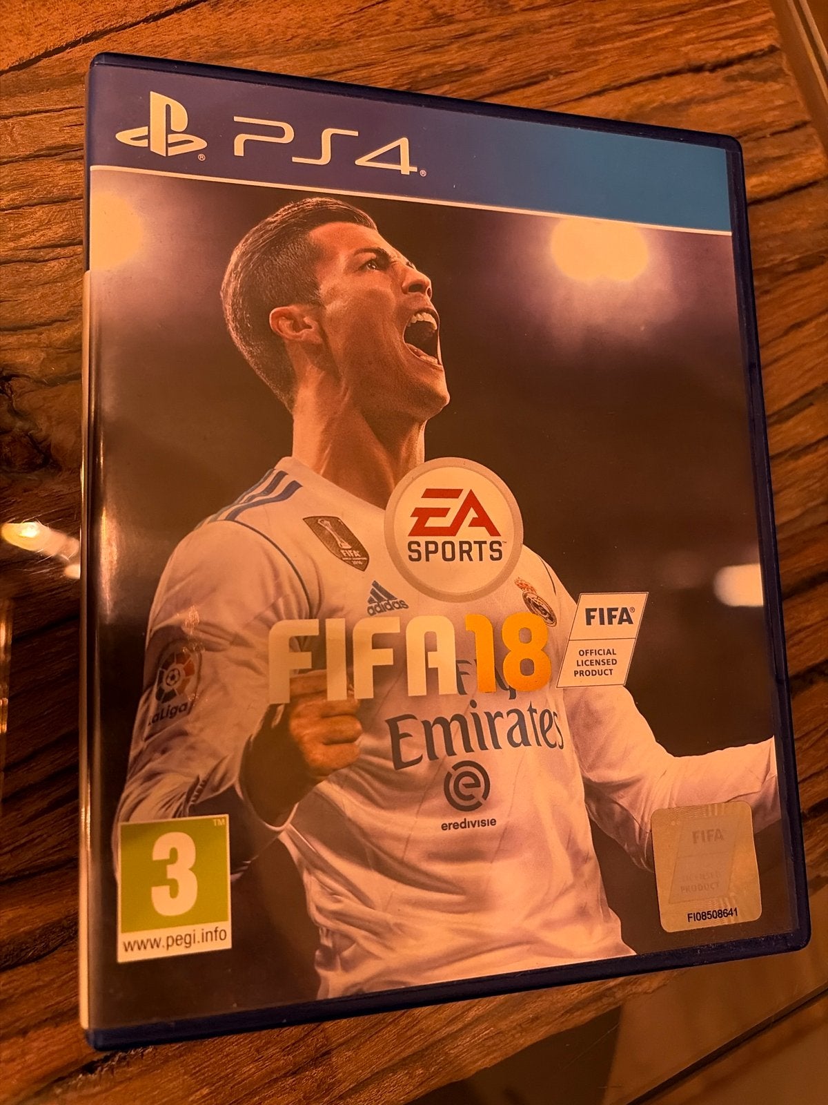 FIFA 18 PS4 - Voetbalgame met Ronaldo op cover, Eén computer, Ophalen of Verzenden, Zo goed als nieuw, Sport