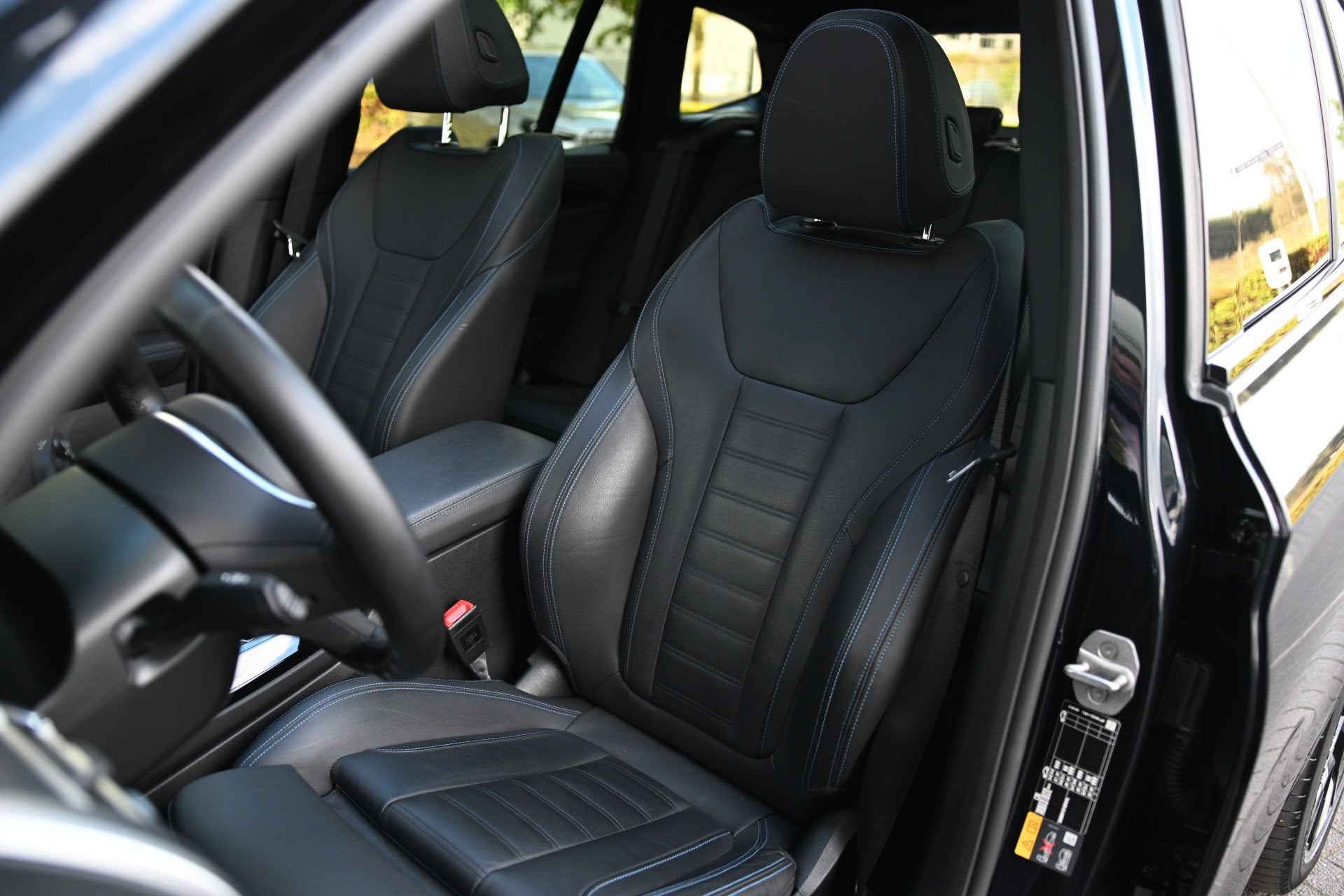 BMW iX3 High Executive / Panoramadak / Trekhaak / Comfort Ac, Dealer onderhouden, Achterwielaandrijving, Gebruikt, 750 kg