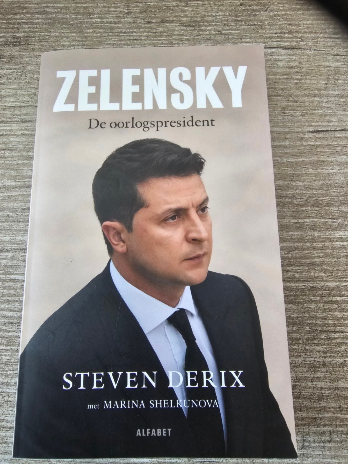 Zelensky: De oorlogspresident - Steven Derix, Ophalen of Verzenden, Gelezen, Steven Derix, Politiek