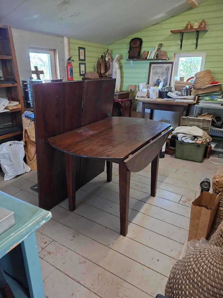 T.E.A.B.: Antieke oortafel, Antiek en Kunst, Ophalen