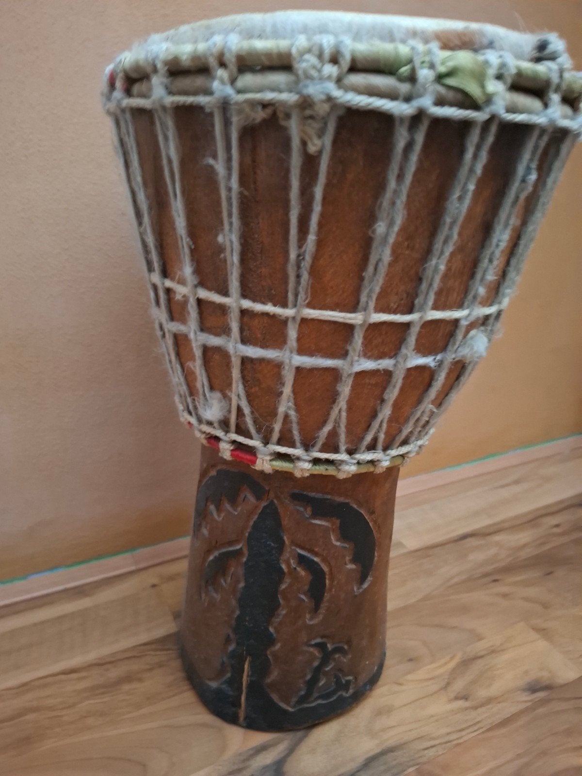 Mooie djembe, handgemaakt, 30 cm hoog, Muziek en Instrumenten, Drumstellen en Slagwerk, Ophalen of Verzenden, Gebruikt, Overige merken