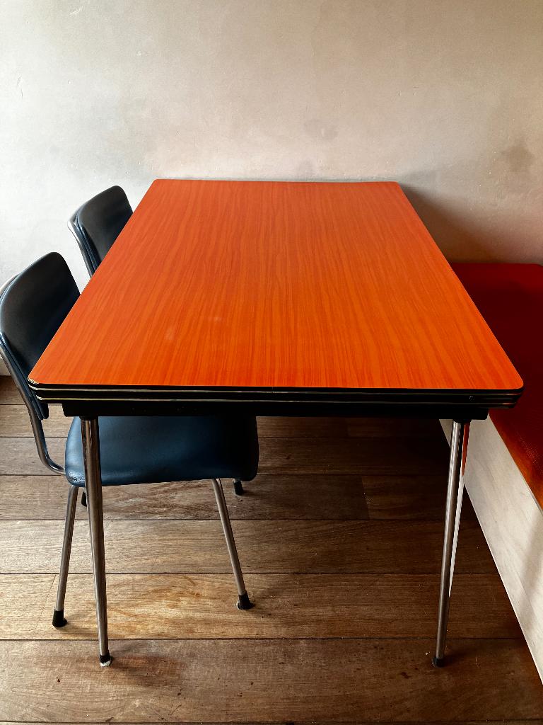 Formica tafel: oranje uitschuifbare tafel, Ophalen, Gebruikt, 100 tot 150 cm, 50 tot 100 cm