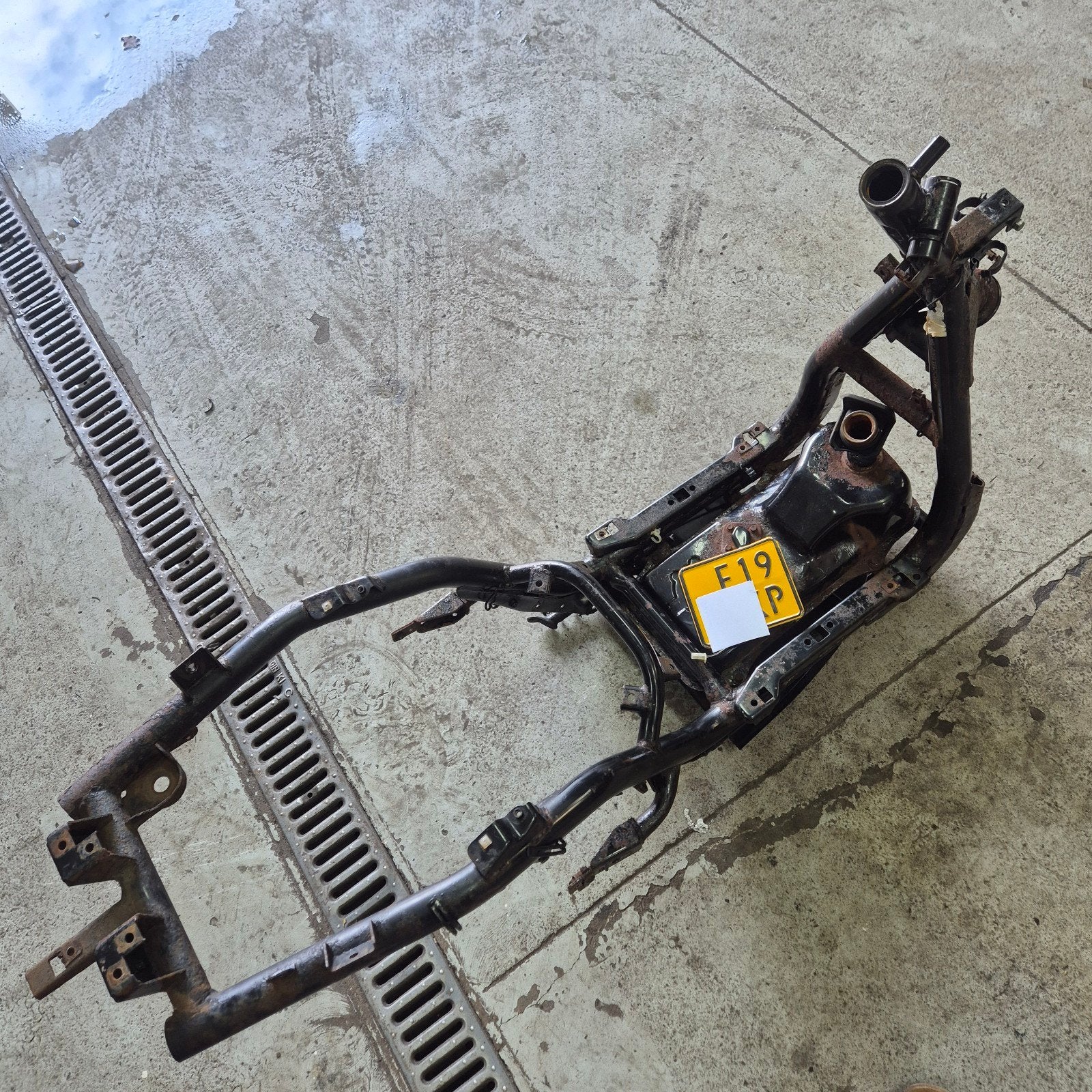Frame + kenteken piaggio new fly brom 50cc 4t, Fietsen en Brommers, Brommeronderdelen | Scooters, Ophalen