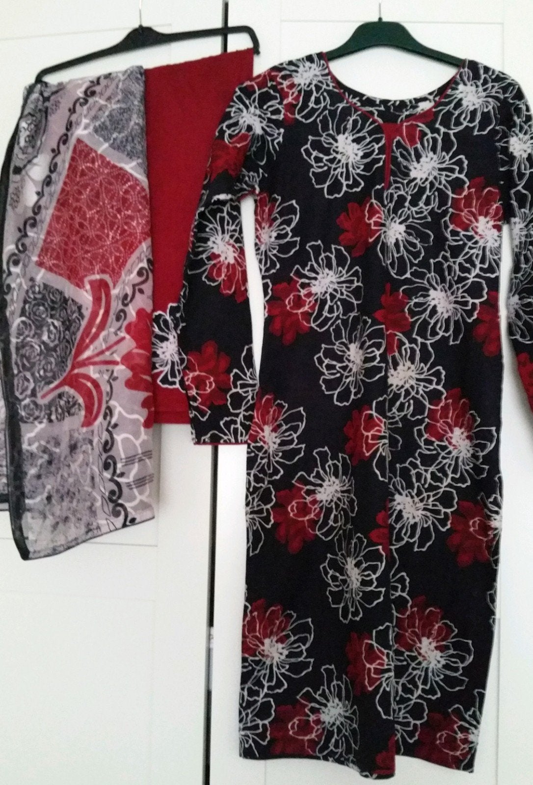 Katoen Bloemen print kameez shlwar met sjaal - Maat S, Zwart, Ophalen of Verzenden, Knielengte, Maat 36 (S)