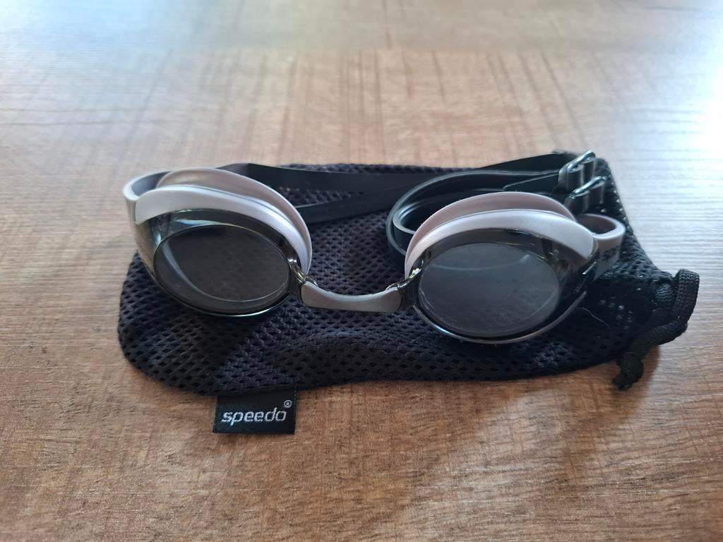 Zwembril Speedo Merit, Sport en Fitness, Ophalen, Zo goed als nieuw