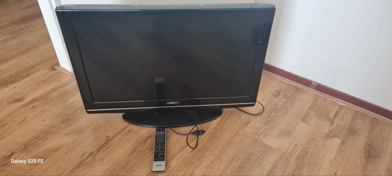 Kendo tv op standaard ZSM OPHALEN, Gebruikt, 50 Hz, LCD, 80 tot 100 cm