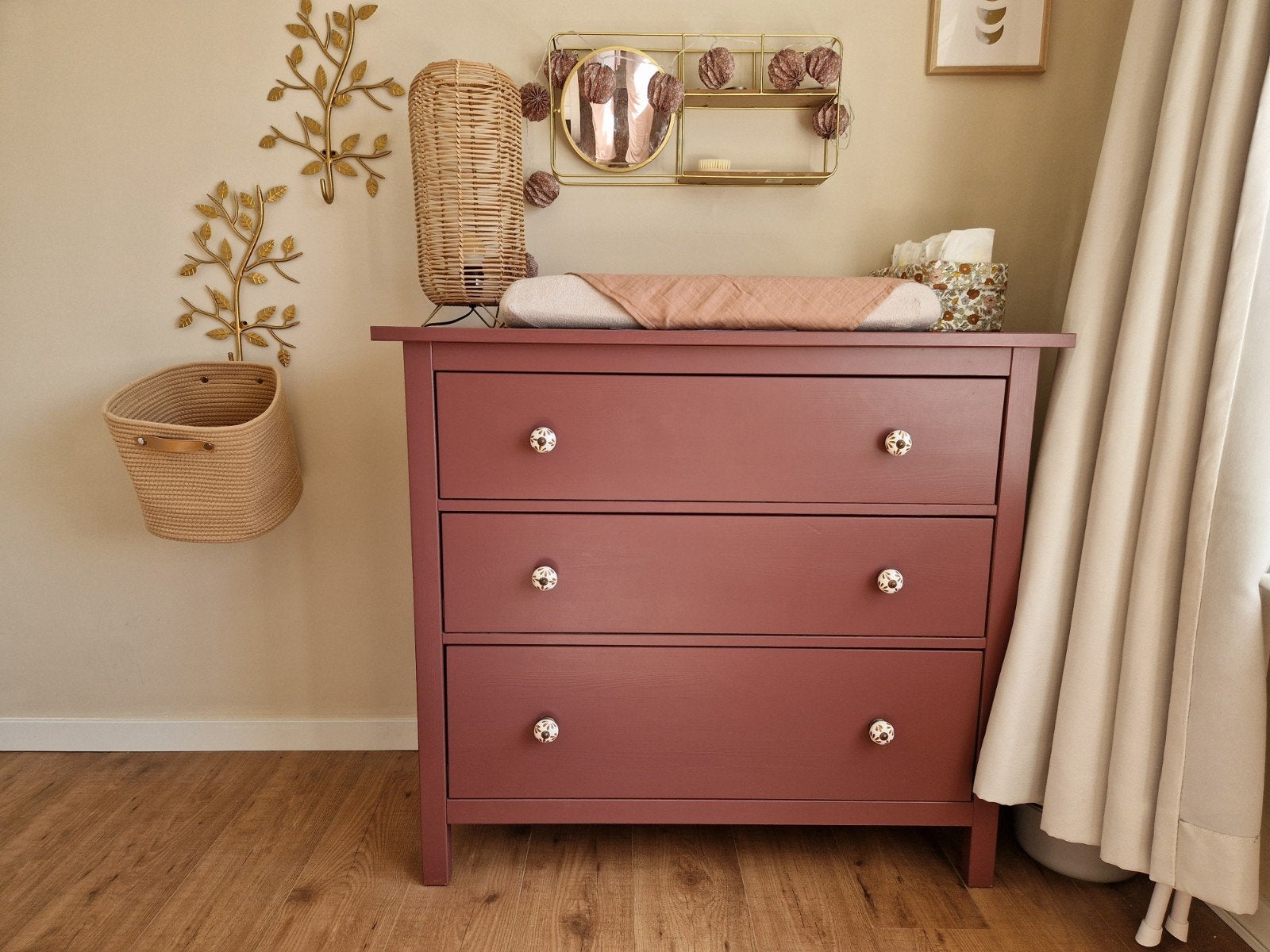 Commode ladekas wijnrood met retro knopjes, Ophalen, Gebruikt, 50 tot 70 cm, 100 cm of meer