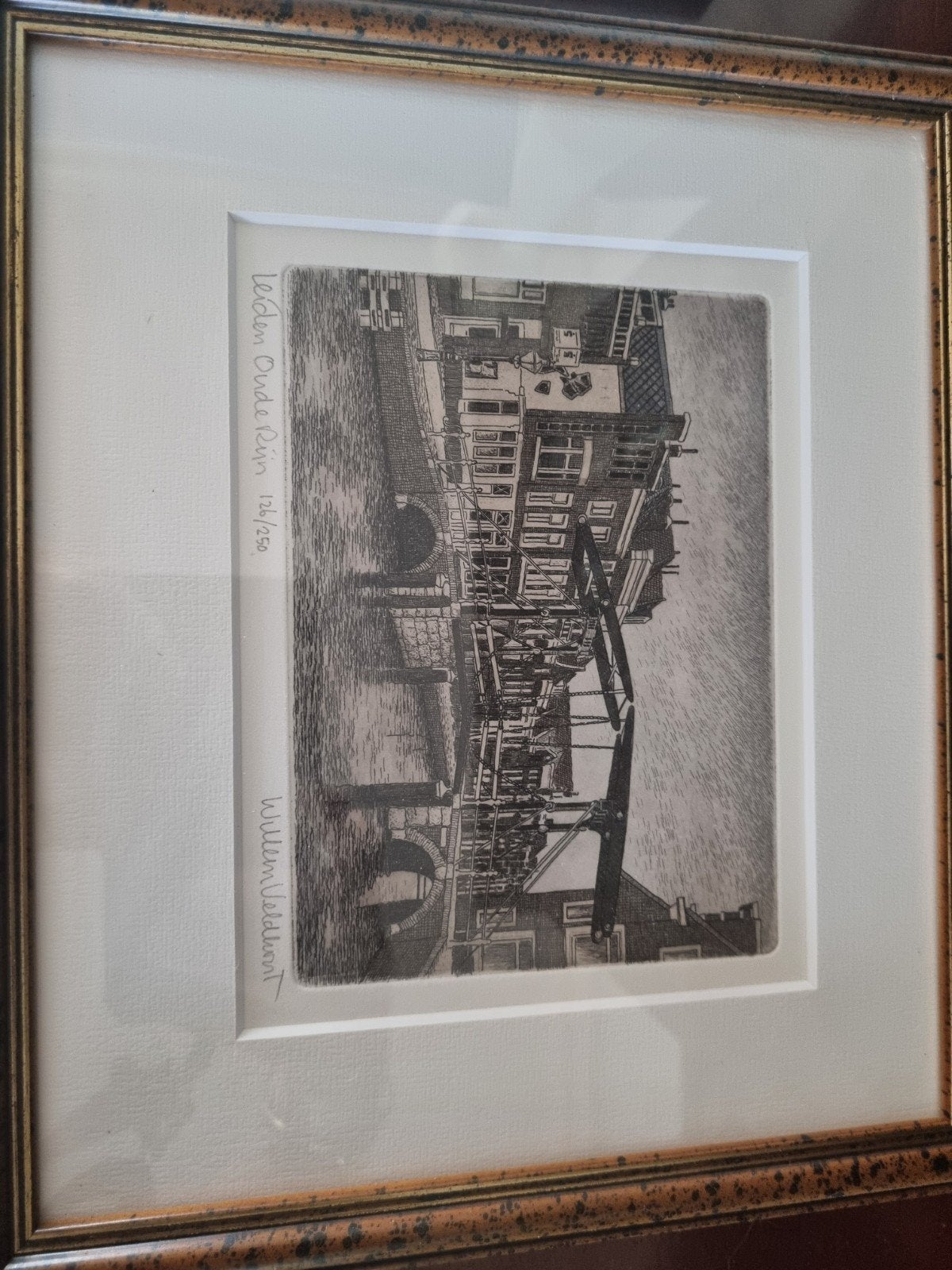 Ingelijste Ets "Leiden Oude Rijn" door Willem Veldhorst, Ophalen of Verzenden, Stadsgezicht, Ets, Ingelijst