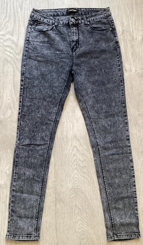 spijkerbroek Jeans Grijs zwart maat 40 van Rose Player, Ophalen of Verzenden, Zo goed als nieuw, W30 - W32 (confectie 38/40), Rose player