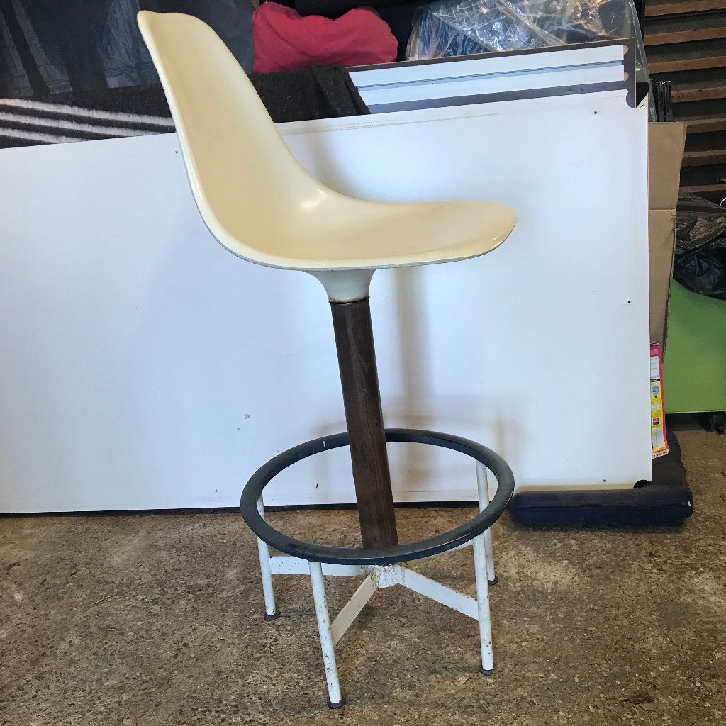 Vintage MCM Burke Inc. Fiberglass kruk counter  stoel mod103, 60 tot 90 cm, Ophalen of Verzenden, Nvt, Nvt