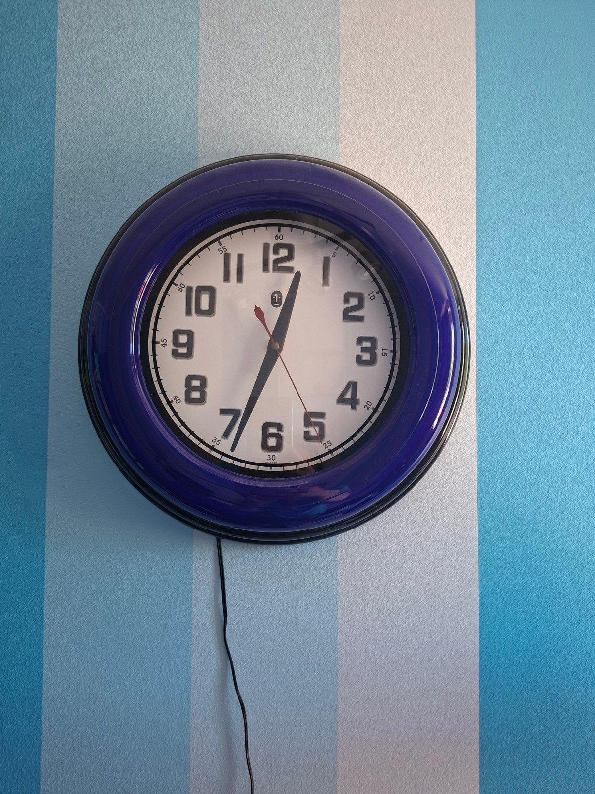 Wandklok met Neonverlichting, Ophalen of Verzenden, Wandklok