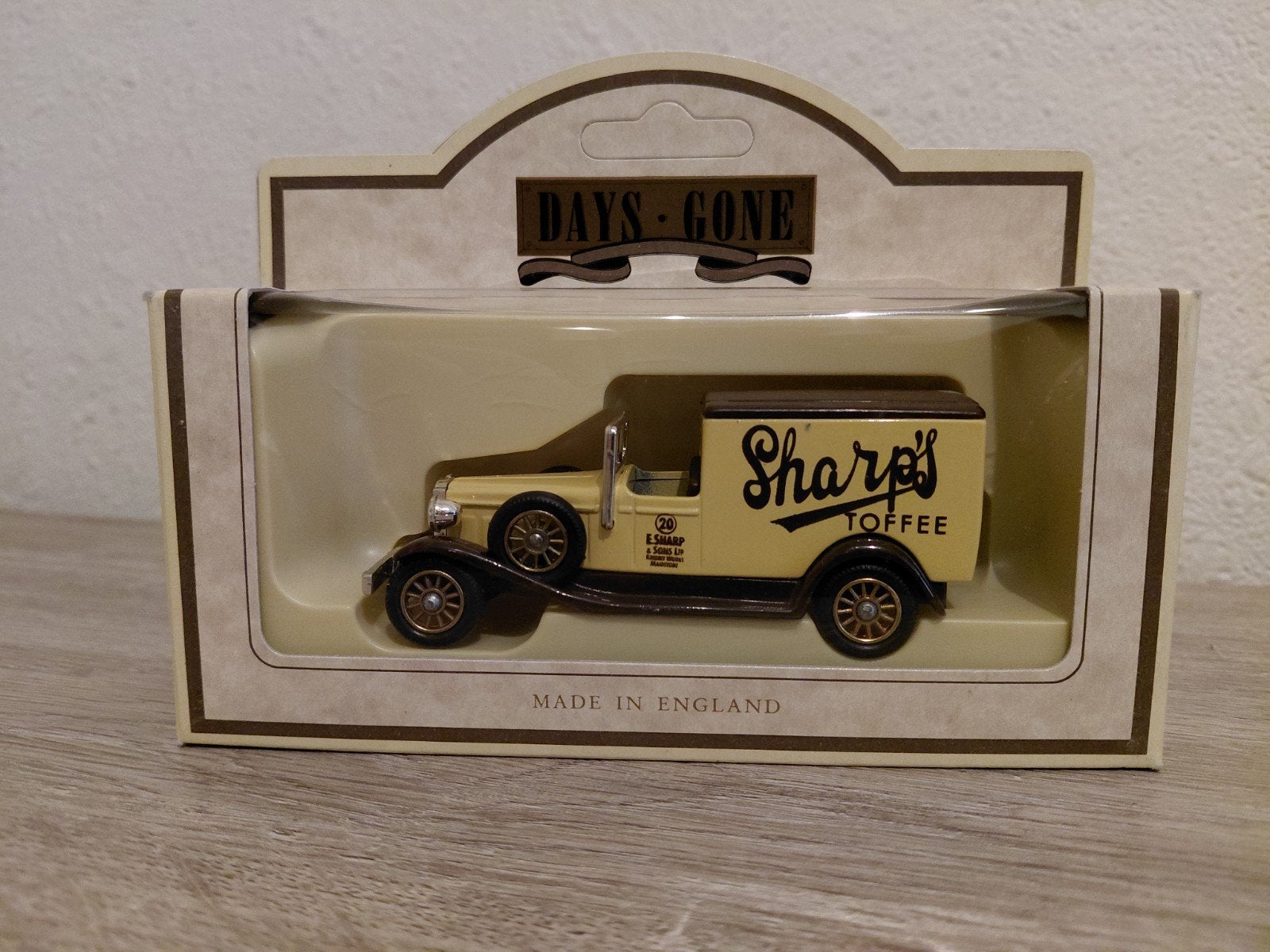 'Sharps Toffee' 1933 Packard Town Van, Overige merken, Auto, Verzenden, Groter dan 1:32