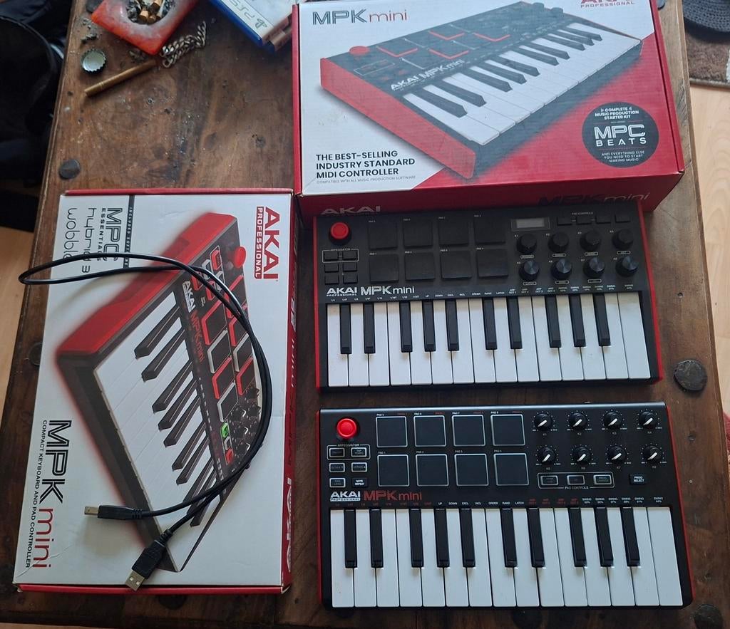 Twee Akai MPK mini MIDI controllers, Muziek en Instrumenten, Midi-apparatuur, Ophalen of Verzenden