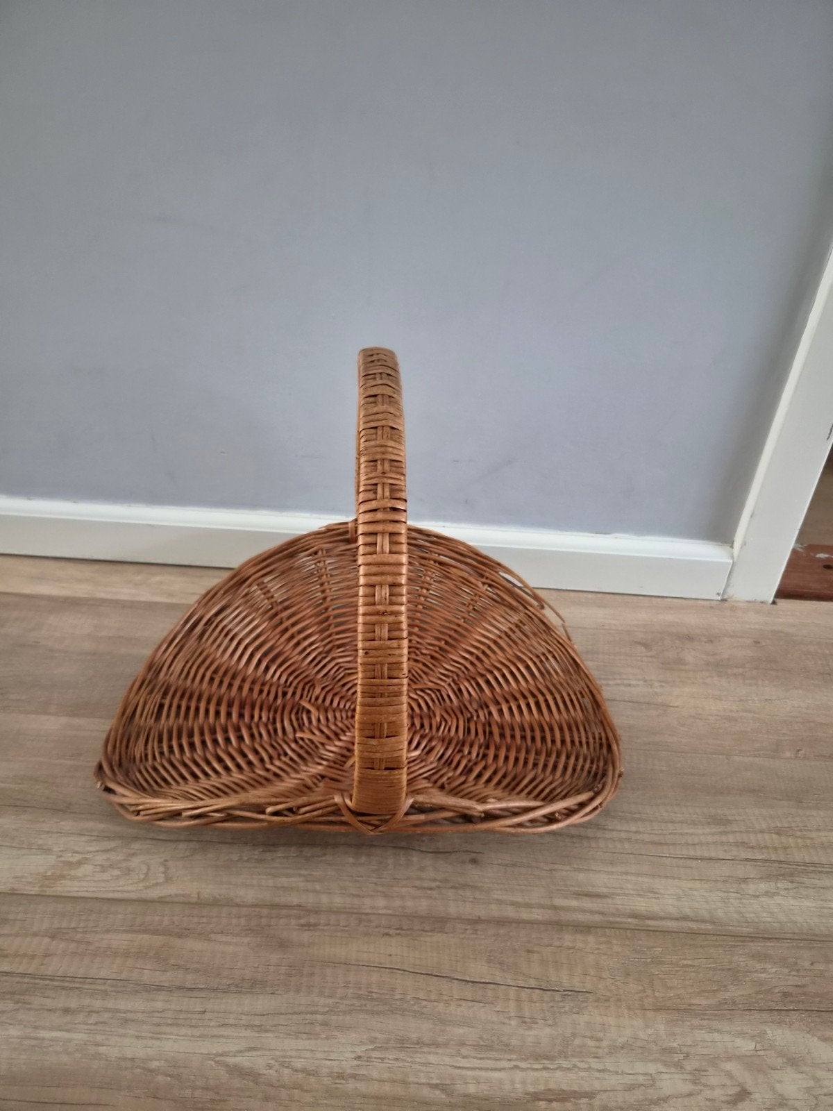 Vintage rieten lectuurmand, Met handvat, Gebruikt, Natuurlijk materiaal, Lectuurbak
