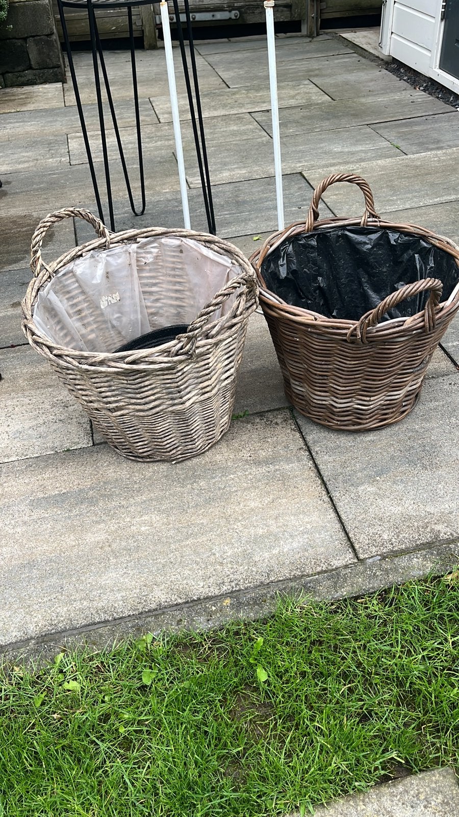 GRATIS  manden en lantaren standaards, Tuin en Terras, Bloembakken en Plantenbakken, Ophalen, Rond, Hout, Minder dan 30 cm