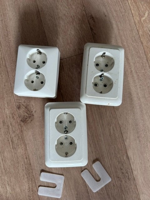3 wandcontactdozen, Doe-het-zelf en Verbouw, Ophalen, Gebruikt, Stopcontact