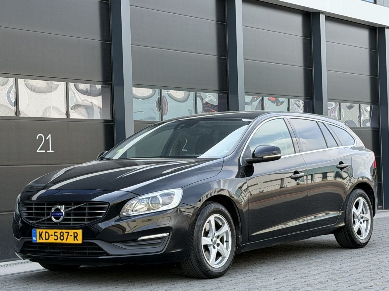 Volvo v-60 2.0 D2 Navi Clima PDC EURO-6 (bj 2016), Voorwielaandrijving, Automatische klimaatregeling, Euro 6, 4 cilinders