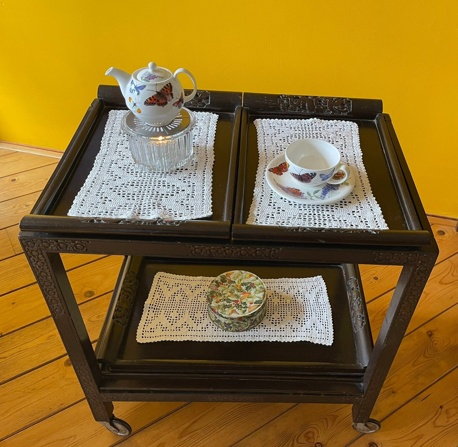 Teakhouten theetafel uit Maleisië, Huis en Inrichting, Ophalen, Gebruikt, 75 cm of meer, 60 cm of meer