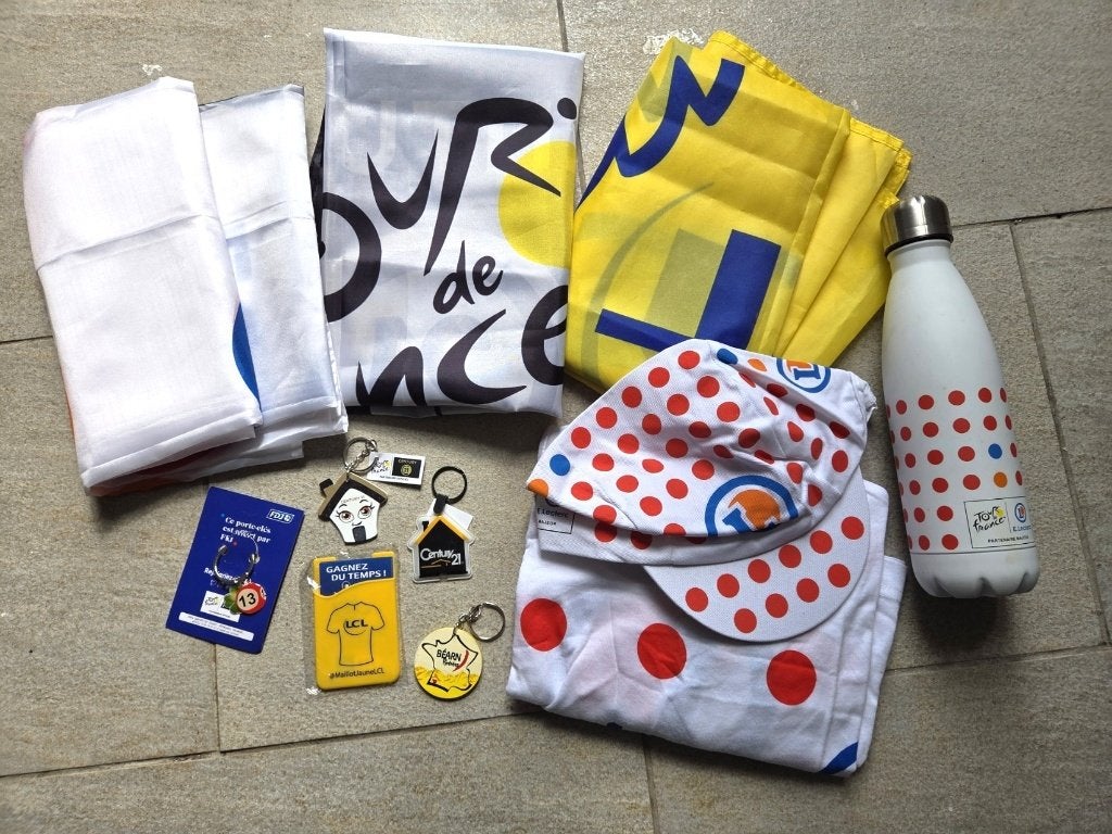 Tour de France 2026 flag lot goodies T-shirt Leclerc LCL, Ophalen of Verzenden, Gebruikt, Buitenlandse clubs, Shirt