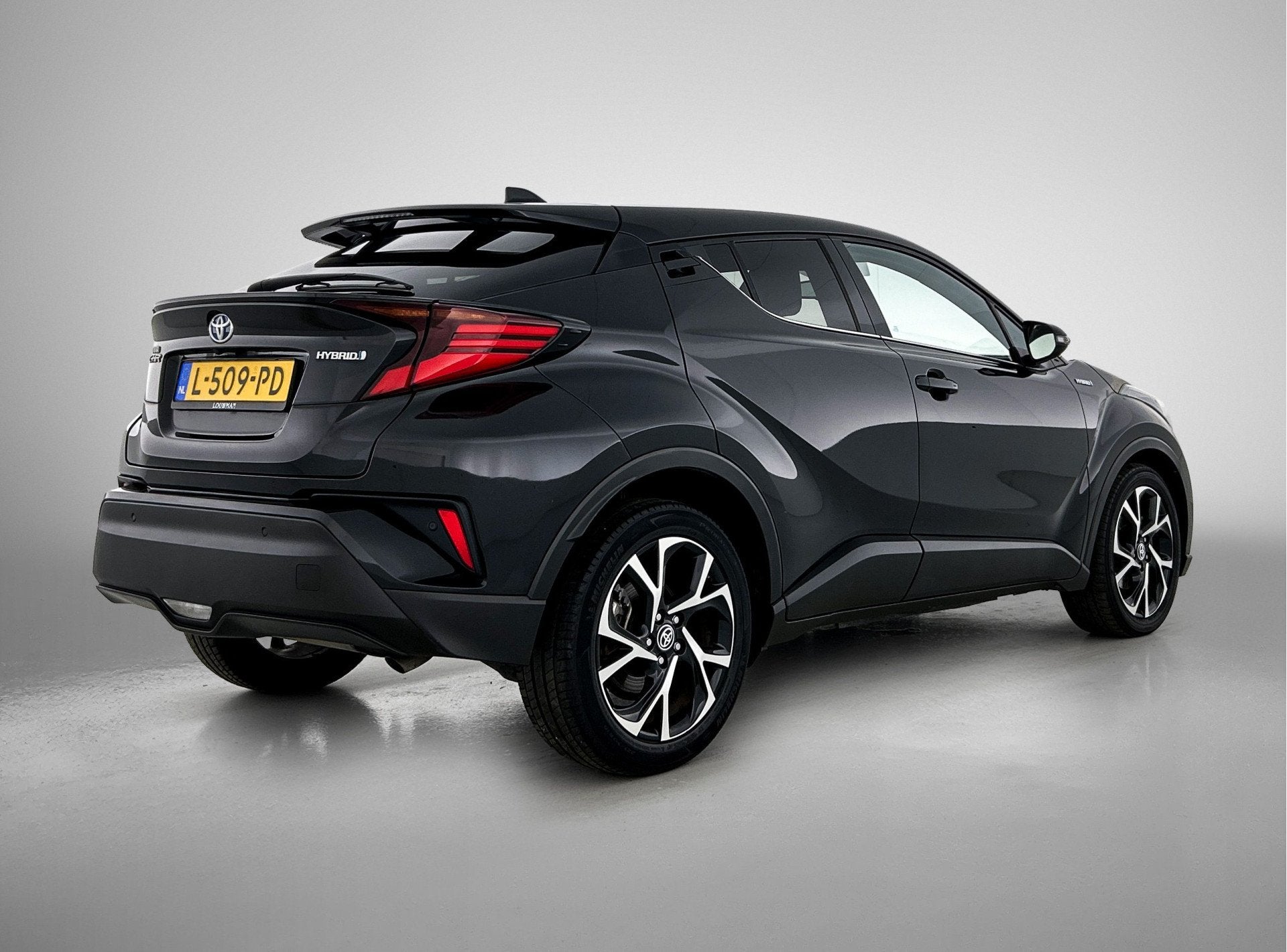Toyota C-HR 1.8 Hybrid Style | Navigatie | JBL | PDC | BLS |, 12 maanden, Stof, 4 cilinders, Zwart