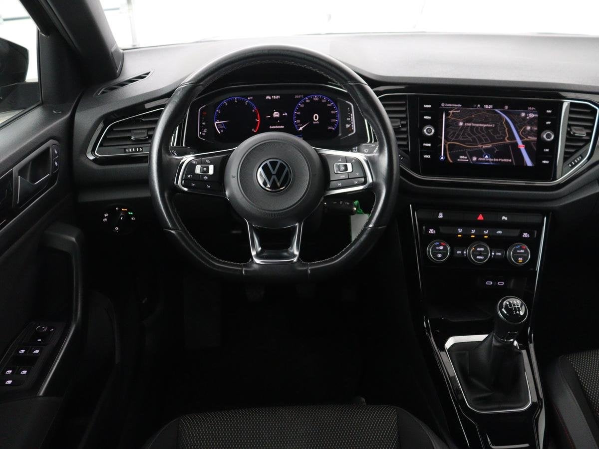 Volkswagen T-Roc 1.5 TSI Sport | Carplay | Virtual Cockpit |, Voorwielaandrijving, Stof, 150 pk, Zwart