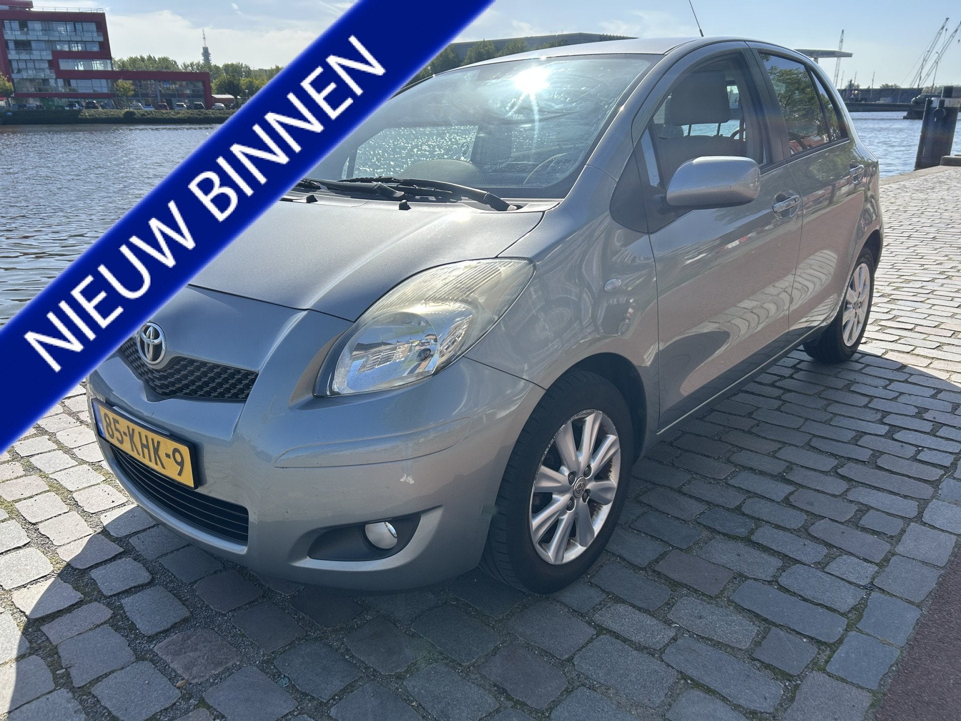 Toyota Yaris 1.3 VVTi Executive 5 deurs airco/ecc navigatie, Auto's, Voorwielaandrijving, 1025 kg, Beige, 4 cilinders
