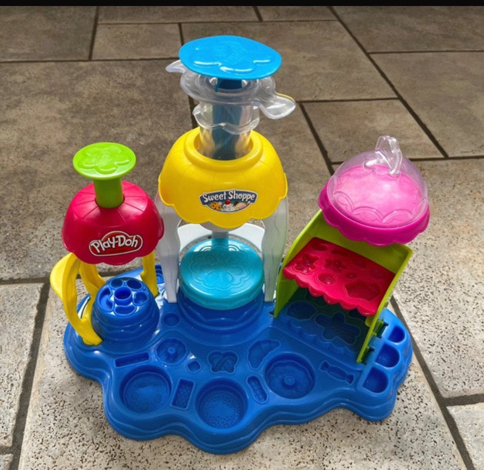 Play-Doh Sweet Shoppe Taartset met accessoires, Ophalen of Verzenden, Gebruikt, Knutselen