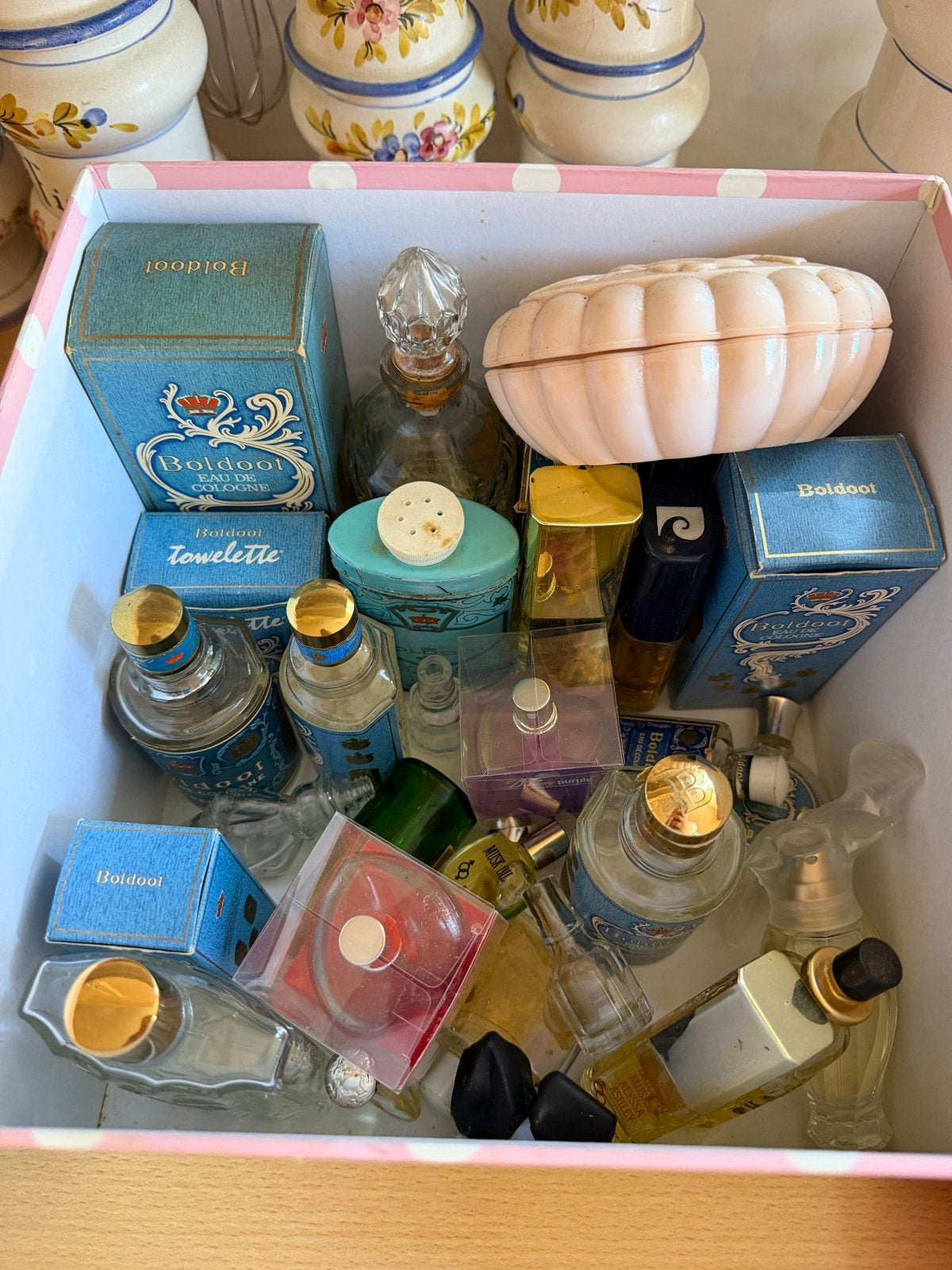 Collectie Boldoot parfumflesjes en toebehoren, Ophalen