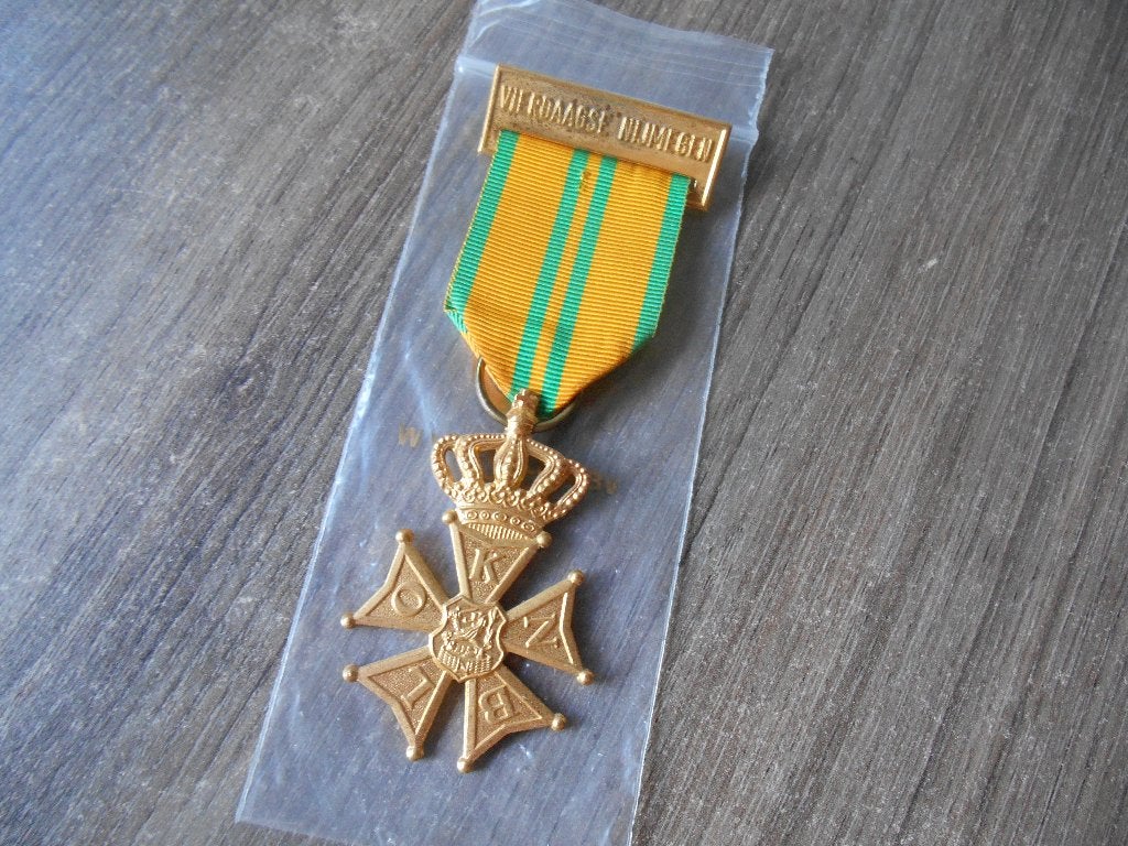 Vierdaagse medaille 2de keer adv 2, Ophalen of Verzenden, Landmacht, Nederland, Lintje, Medaille of Wings